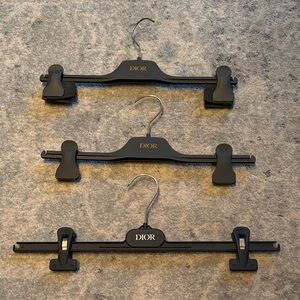 Dior Hangars